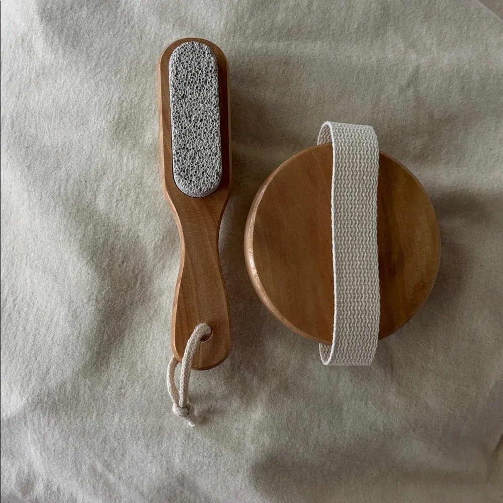 Natural Wooden Body & Feet Brush Set
